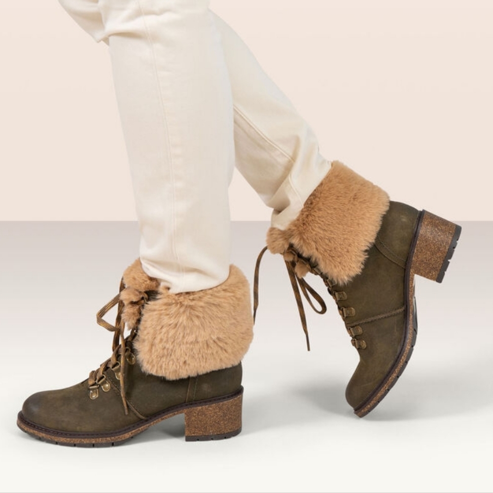 Aetrex Olive Green Suede Lace-Up Ankle Boots with Tan Faux Fur Cuff